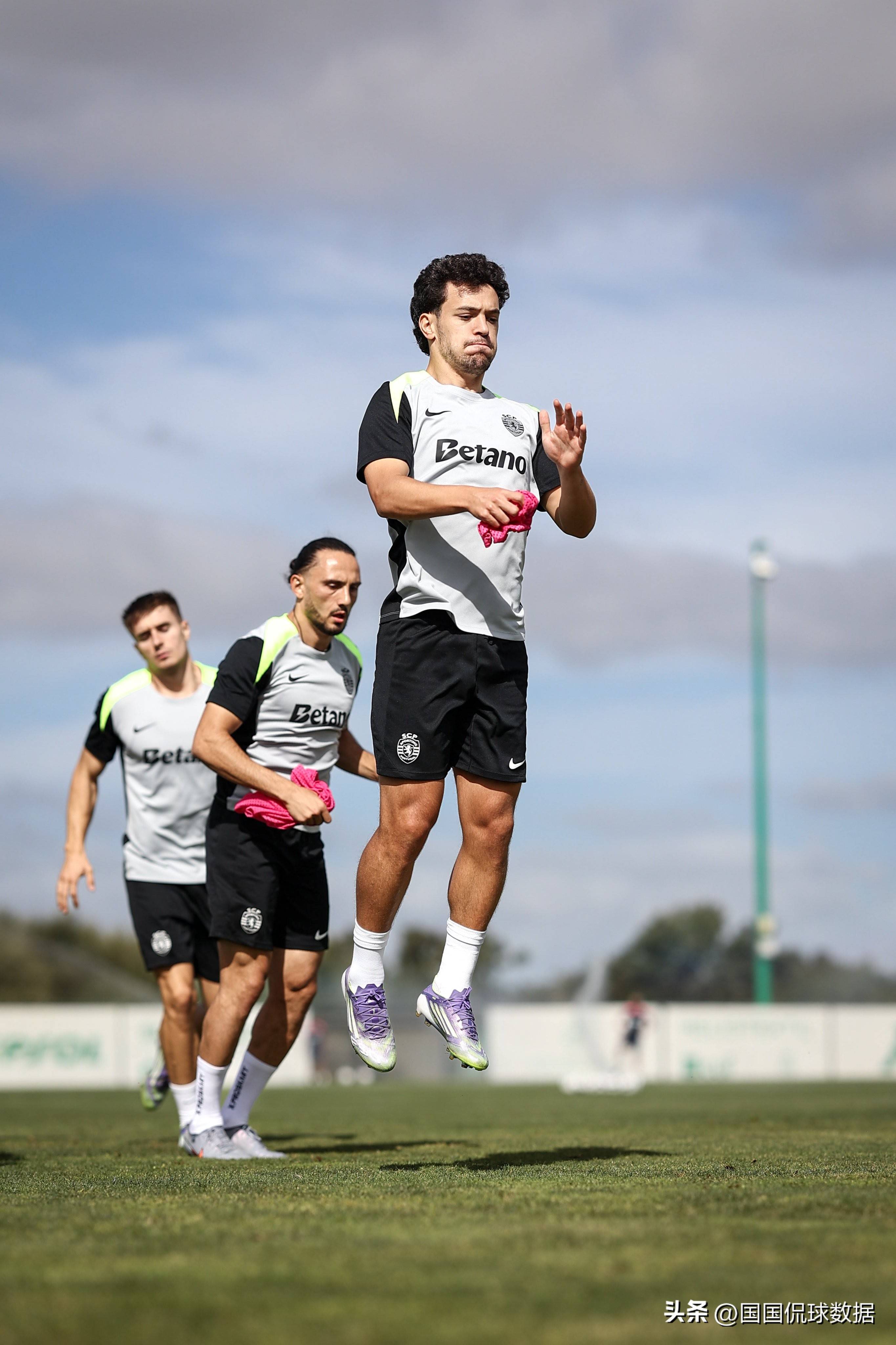 阿斯顿维拉迎葡超关键赛,国际比赛日队长鼓劲,目标明确,训练强度明显提升的简单介绍 阿斯顿维拉迎葡超关键赛,国际比赛日队长鼓劲,目标明确,训练强度明显提升的简单介绍