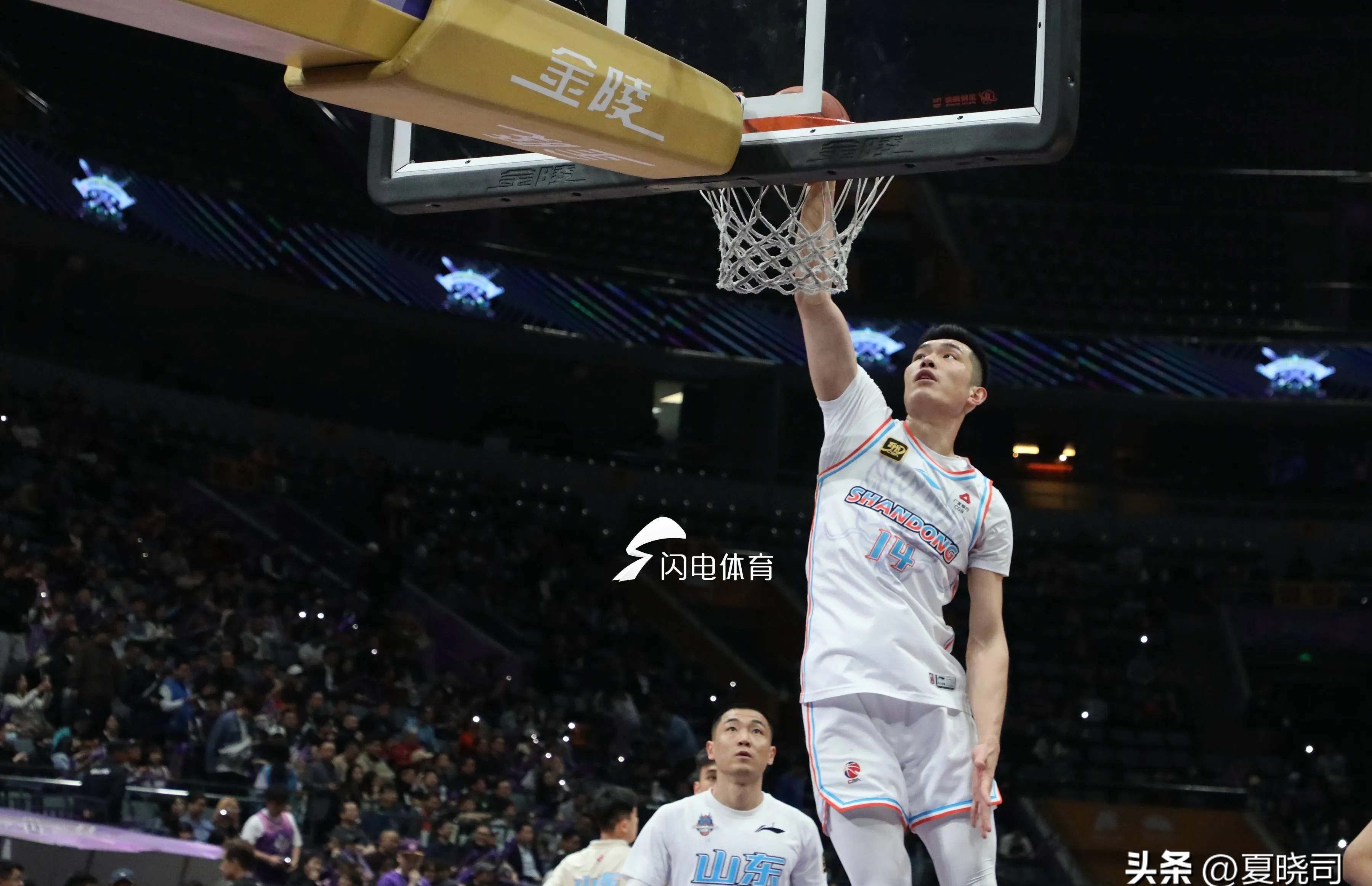 包含山东男篮内部会议纪要流出：清晨官宣签约；NBA季后赛使命明确；球队文化再被提及的词条