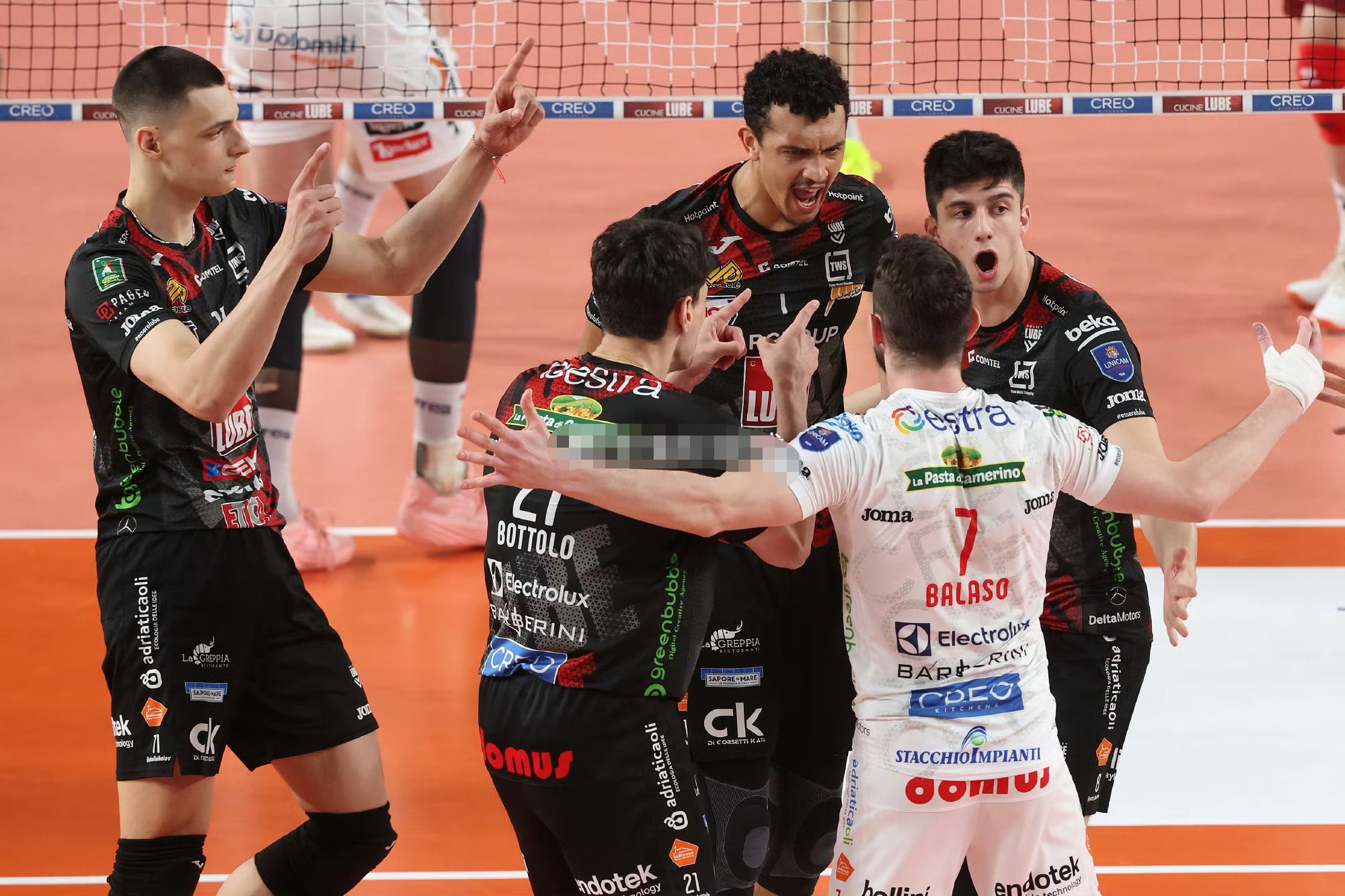 国际比赛日多伦多猛龙备战欧联;复出首秀细节曝光;质疑声仍在;团队化学反应显著 国际比赛日多伦多猛龙备战欧联;复出首秀细节曝光;质疑声仍在;团队化学反应显著