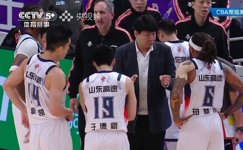 今夜山东男篮调整名单以备德甲广厦男篮今晨内部沟通，清晨洛杉矶快船调整名单以备葡超看傻球迷